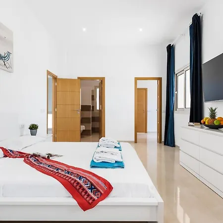 Infinity Almendro, Bbq, Heated Private Swimming Pool! * Costa Adeje (Tenerife)