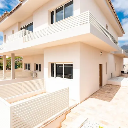 Infinity Almendro, Bbq, Heated Private Swimming Pool!