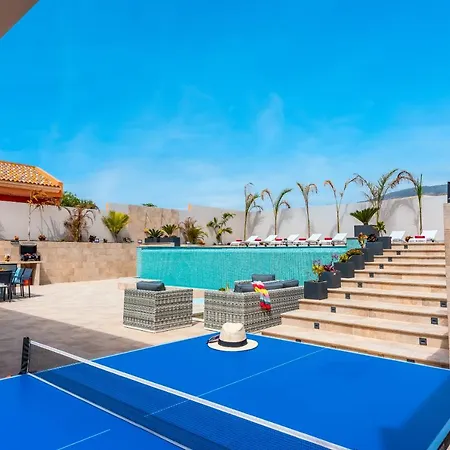 Infinity Almendro, Bbq, Heated Private Swimming Pool! *