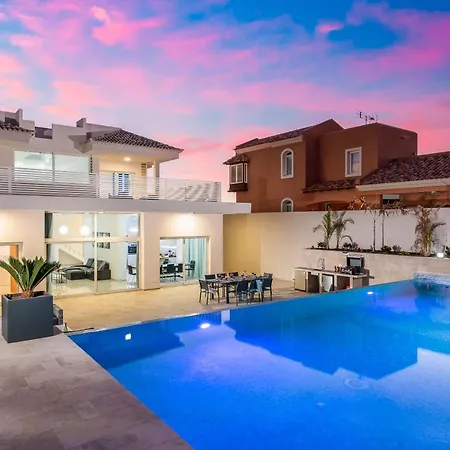 Infinity Almendro, Bbq, Heated Private Swimming Pool! *