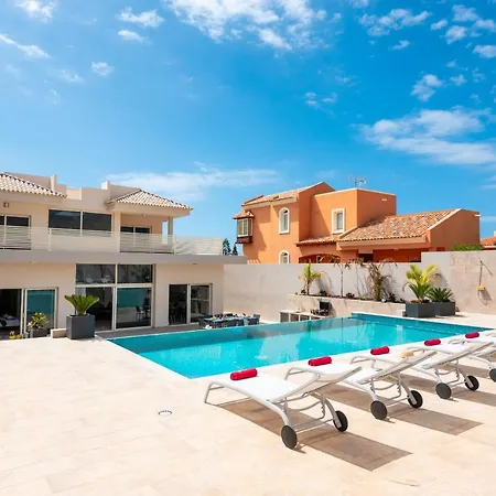 Infinity Almendro, Bbq, Heated Private Swimming Pool! アデヘ
