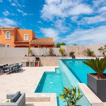 Infinity Almendro, Bbq, Heated Private Swimming Pool! ヴィラ アデヘ